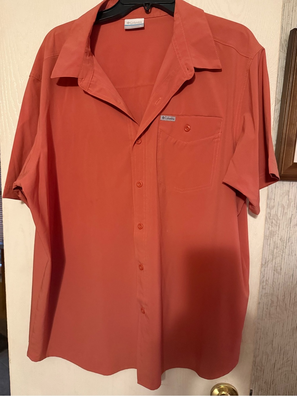 Columbia Men’s Short Sleeve Button-Down Shirt in Terracotta